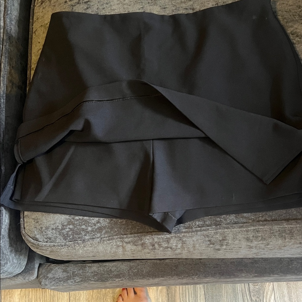 Express Elegant Black Skirt - Picture 3 of 3